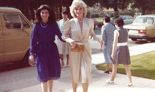 The Judy Fund chair Elizabeth Gelfand Stearns looks glamorous while walking arm in arm with her mother, Judy Gelfand.