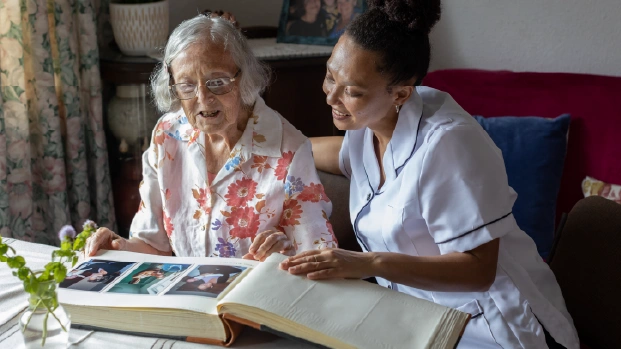 A Practical Guide to Person-Centered Dementia Care for Care Professionals